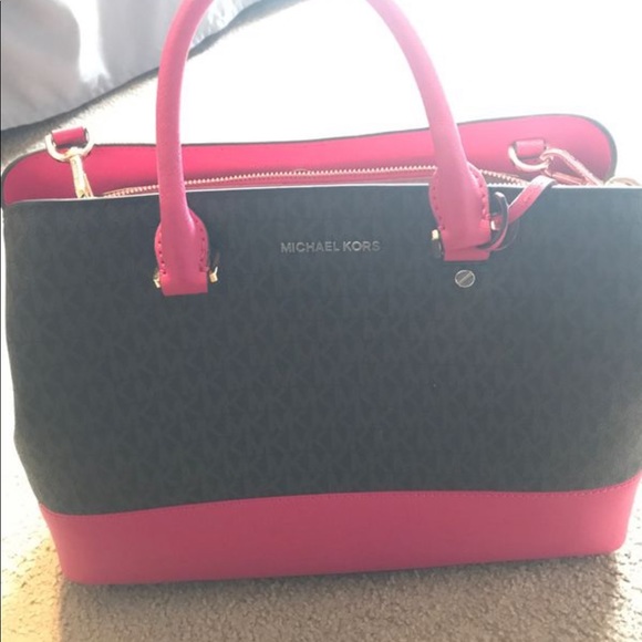 Micheal Kors Purse - Picture 2 of 3